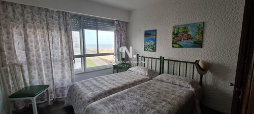 Apartamento En Venta Con Excelente Vista Al Mar, Primera Línea-ref:4481