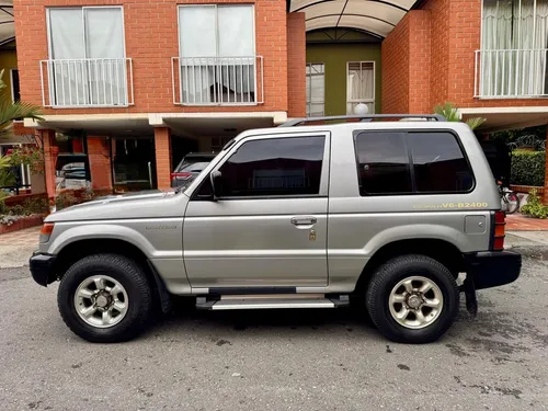 Mitsubishi Montero Cc2400