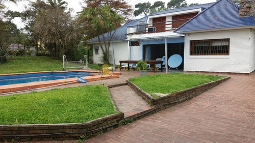 Muy Lindo Chalet Puntaesteño A Metros De La Playa Mansa- Ref: 2322