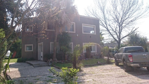 Imagen 1 de 30 de Excelente Chalet De Categoria Sobre Dos Lotes.-