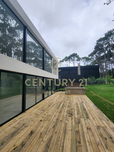 Ultima Casa Disponible A Estrenar En Barrio Cerrado Exclusivo. Zona Colegios