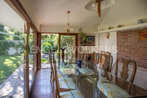 Imagen 11 de 11 de Solida Casa Con Jardín En Punta Gorda