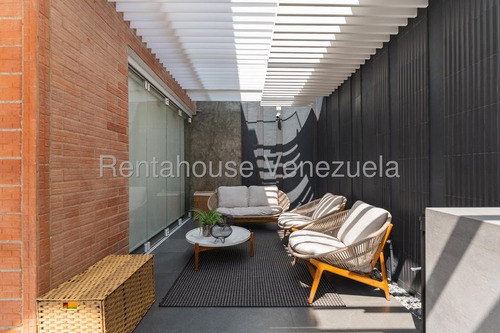 Espectacular Casa En Venta Ubicada En Alto Hatillo 25-18002