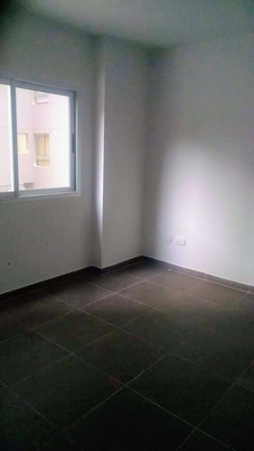Imagen 8 de 10 de Departamento Dos Dormitorios En Edificio, Primer Piso.