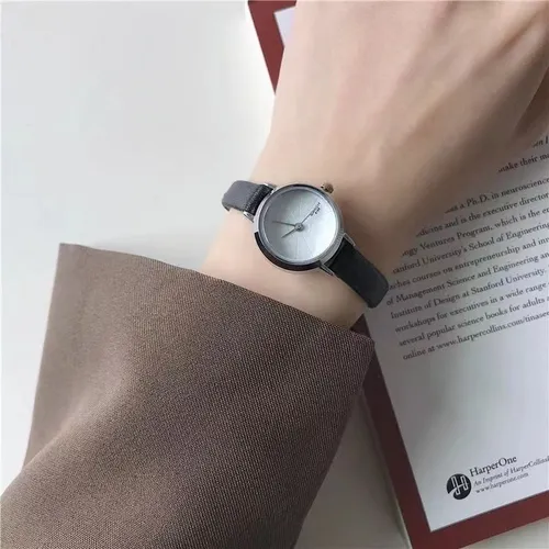 A Reloj Mujer Cuarzo Con Disco Pequeño Y Cinturón Retro Moda