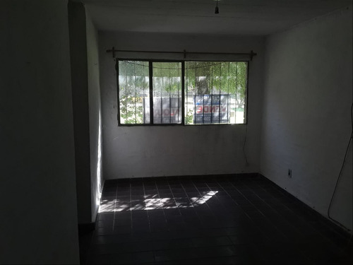 Apartamento En Planta Baja, De 3 Dormitorios En Cobena.