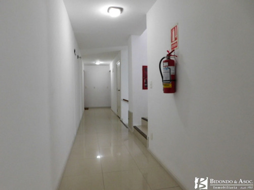 Imagen 6 de 21 de Apartamento En Edificio Con Piscina, Barbacoa Y Cochera Sobre Avenida Millán