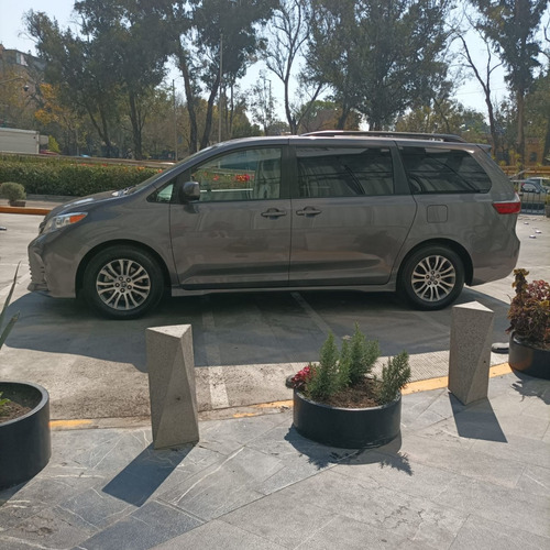 Toyota Sienna 3.5 Xle At