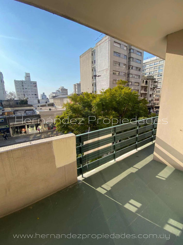 Venta Con Renta 2 Dormitorios Más Servicio. Garage Opcional.