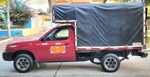 Nissan D22 Np300 2.4 4x2 Estaca 2013