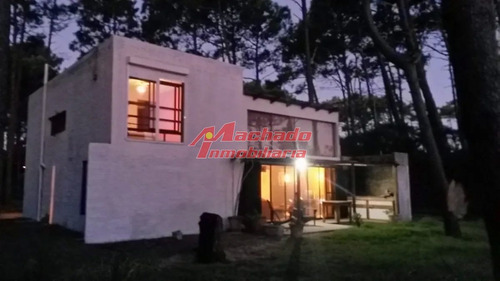 Imagen 1 de 14 de Casa En Venta De 4 Dormitorios En Punta Ballena