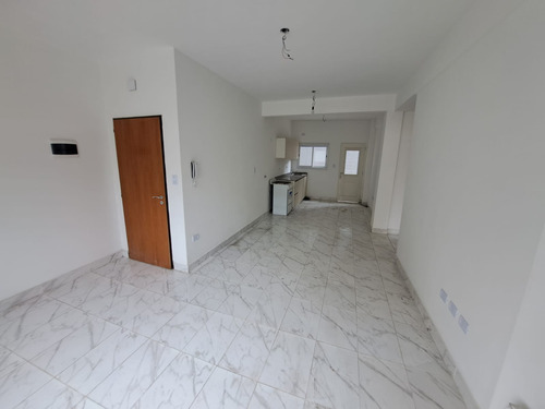 Ph 3 Ambientes A Estrenar Pb 2 Patios Y Cochera. Oportunidad