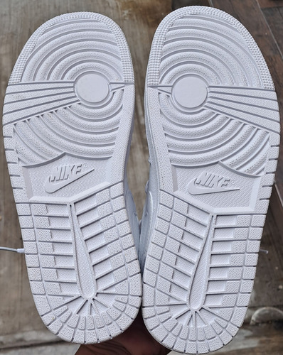 Jordan Retro 1 Triple White Talla 6 Mx (Usado)