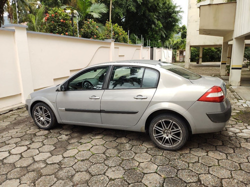 Renault Megane 2008 1.6 Dynamique Hi-flex 4p
