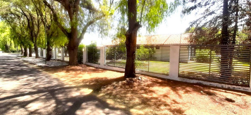 Casa En Venta De 5 Dorm. En Colina