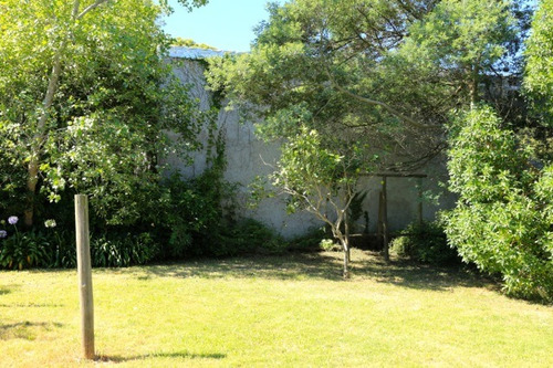 Casa Con Gran Jardín A 4 Cuadras Del Mar