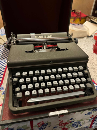 Máquina De Escribir Blue Bird Con Estuche Original