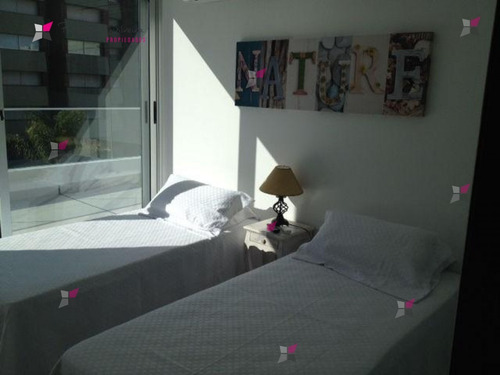 Apartamento En Alquiler Anual Con Parrillero Propio, Zona De Península - Ref: 9841