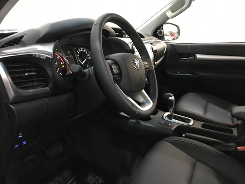 Imagen 20 de 22 de Toyota Hilux 2.8 Srx Srv Dx Sr 4x2 4x4 At Mt Amarok V6