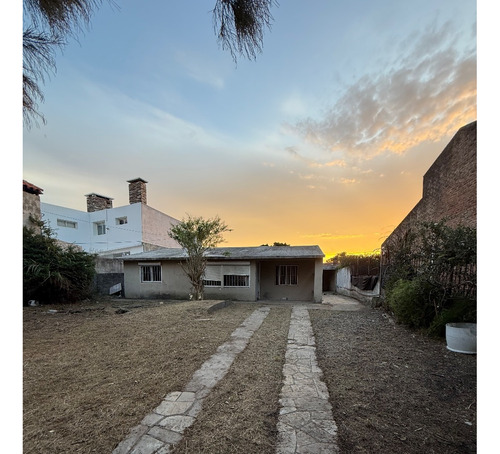 Casa A Reciclar En Atlántida Con Vista A Playa