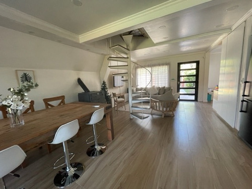 Imagen 4 de 8 de Venta - Casa Alpina Totalmente Remodelada En Dos Plantas
