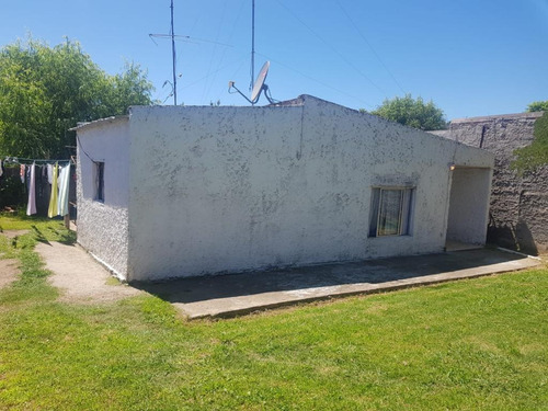 Oportunidad 2 Casas! Av. Artigas Y Bolivar, Progreso.-
