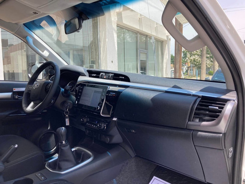 Imagen 16 de 17 de Toyota Hilux Doble Cabina 2.8 Tdi Manual Srv 4x2 0km My2022