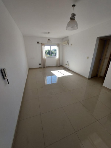 Alquiler Departamento De 2 Ambientes C/cochera Doble En Villa Luzuriaga