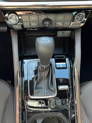 Imagen 12 de 13 de Jeep Commander 2022 2.0 Td380 At9 4x4 7pas Overland