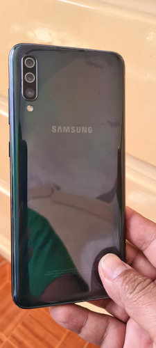 Celular Samsung Galaxy A70 Con Detalle (Usado)