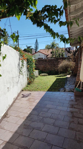 Casa En Venta - 4 Dormitorios 3 Baños - Cocheras - 350mts2 - Quilmes Oeste