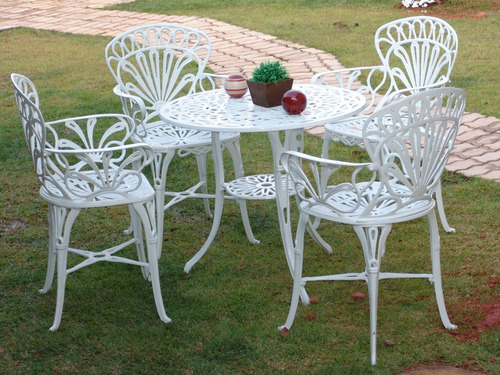 Imagem 1 de 3 de Conjunto Fundido Jardim Primavera (01 Mesa + 04 Cadeiras)