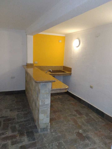 Imagen 30 de 30 de Casa En Venta. Urb. Andrés Bello. Maracay