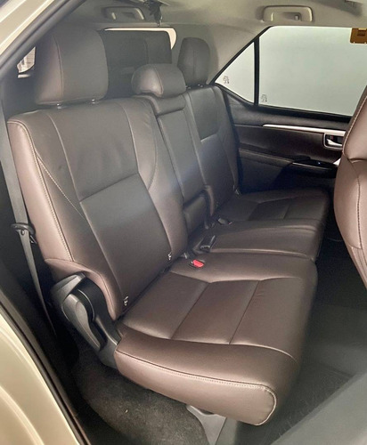 Imagem 7 de 11 de Toyota Hilux Sw4 2.8 Srx 4x4 7 Lugares 16v Turbo