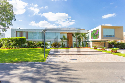 Imagen 2 de 30 de Imponente Casa Premiun A La Venta En Barrio Terralagos.