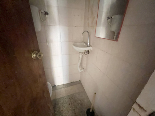 Imagen 7 de 25 de Venta De Edificio En Ciudad Vieja Con Cuatro Unidades.