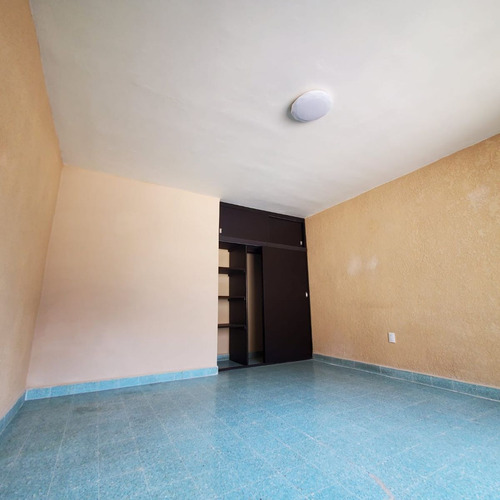 Amplisima Casa En Inmejorable Ubicación, Centrico Y Seguro.