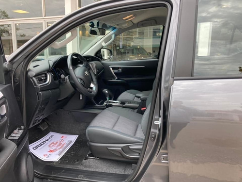 Imagen 9 de 15 de Toyota Sw4 2.8 Tdi 6a/t 5 Asientos Sr 4x4 0km My2022