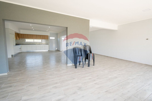 Casa Moderna A Estrenar En Alquiler En Recreo