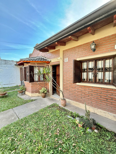 Casa En Venta 3 Dormitorios Con Dependencia Y Pileta. Yerba Buena