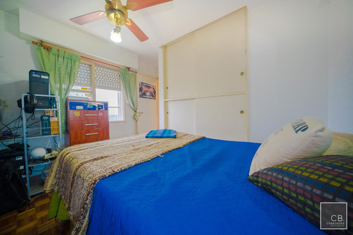 Departamento De 2 Ambientes De 53,73 M2. Piso Alto, Balcón. Cochera Fija. Apto Profesional. Flores