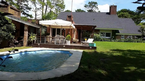 Alquiler Temporada Alta 2023/24 Casa Con Piscina En Playa Mansa, Punta Del Este!!