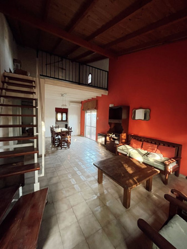 Casa En Venta De 2 Dormitorios C/ Cochera En Villa Floresta