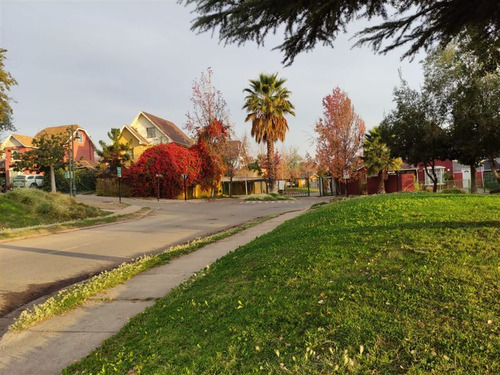 Casa En Venta De 4 Dorm. En Puente Alto Sector Tranquilo