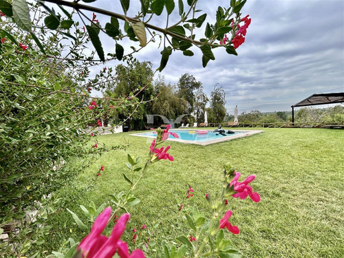 Casa En Venta De 2 Dorm. En Colina