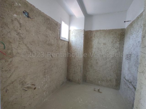 Casa De Tres Niveles En Venta Urb Andres Bello Maracay (con Financiamiento) 25-14555 Apd