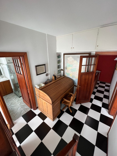 Vendo Espectacular Casa Padron Unico, En Calle Cerrada Sin Transito, 3 Dormitorios, 3 Baños, Garaje, Terrazas Y Azotea, Acepta Banco, Zona Pocitos.