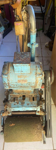 Máquina De Lixar Piso De Madeira ( De Rolo)