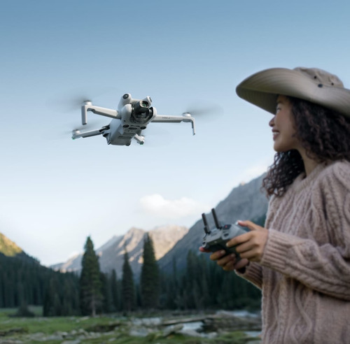 Dji Mini 4 Pro Combo Plus -con pantalla -cámara 4k color gris