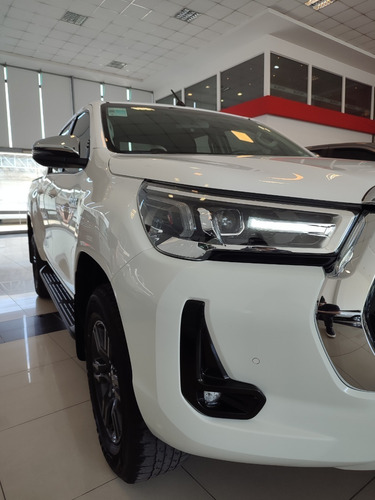 Imagen 4 de 18 de Toyota Hilux Srv 2.8 4x4 Mt